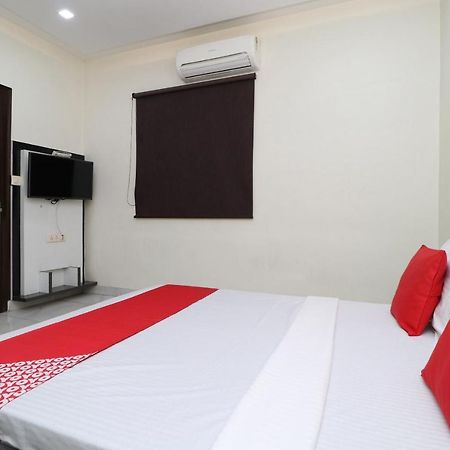 Oyo 29637 Hotel Kakkar Ludhiana Buitenkant foto