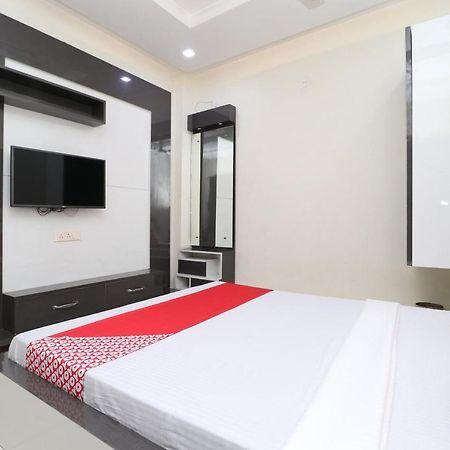 Oyo 29637 Hotel Kakkar Ludhiana Buitenkant foto