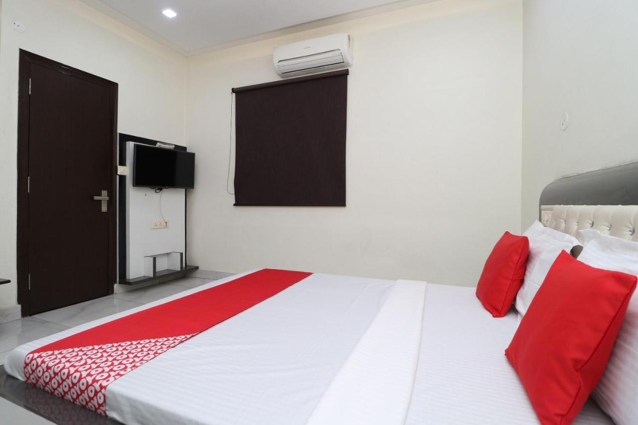 Oyo 29637 Hotel Kakkar Ludhiana Buitenkant foto