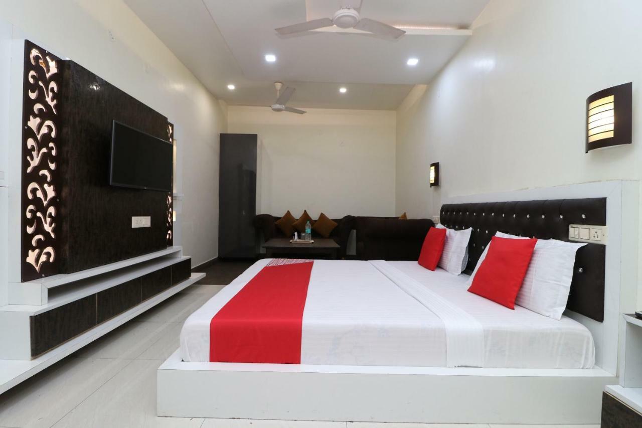 Oyo 29637 Hotel Kakkar Ludhiana Buitenkant foto