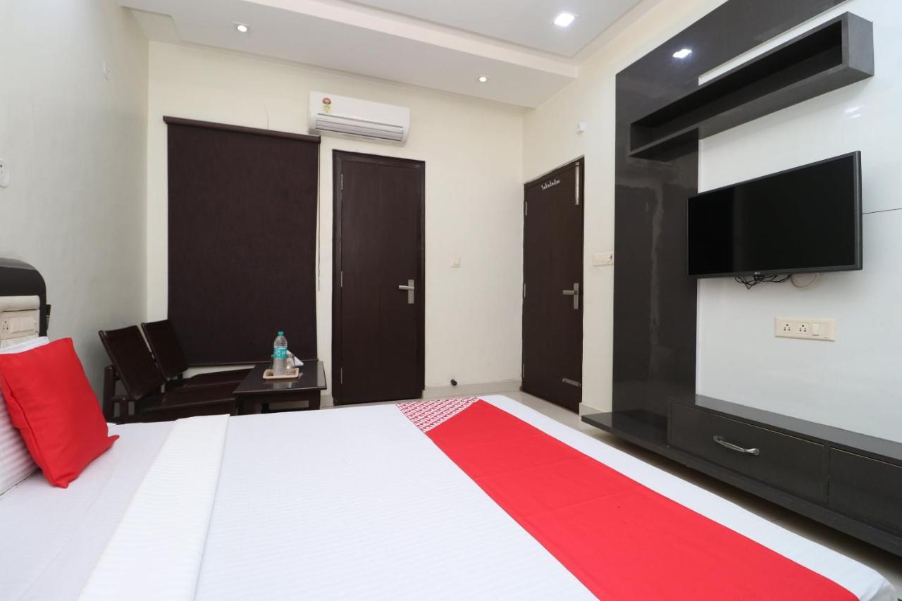 Oyo 29637 Hotel Kakkar Ludhiana Buitenkant foto