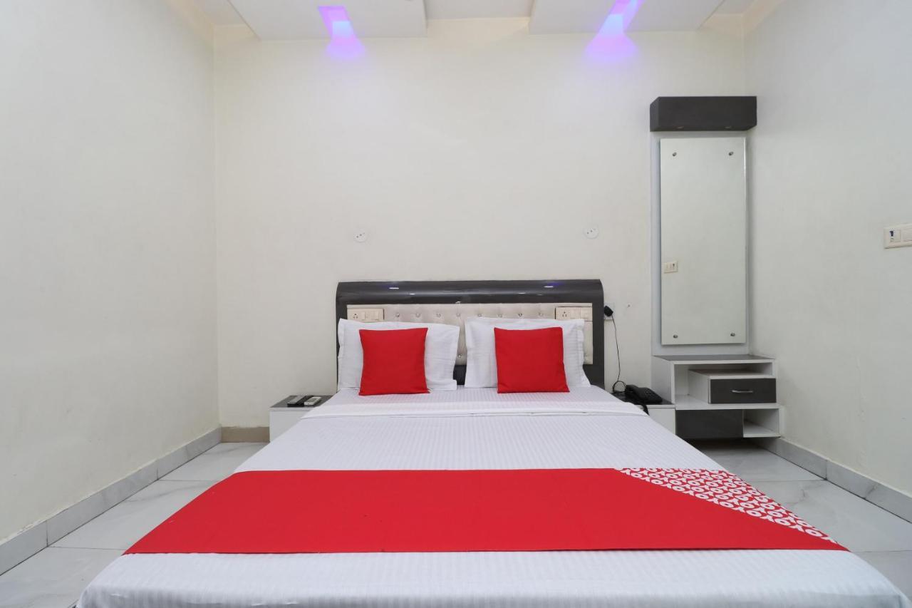 Oyo 29637 Hotel Kakkar Ludhiana Buitenkant foto