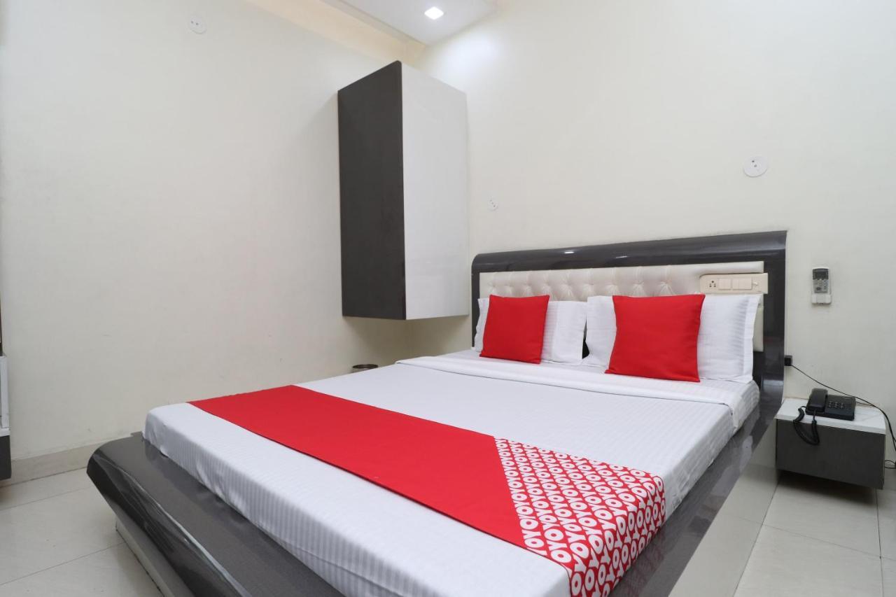 Oyo 29637 Hotel Kakkar Ludhiana Buitenkant foto