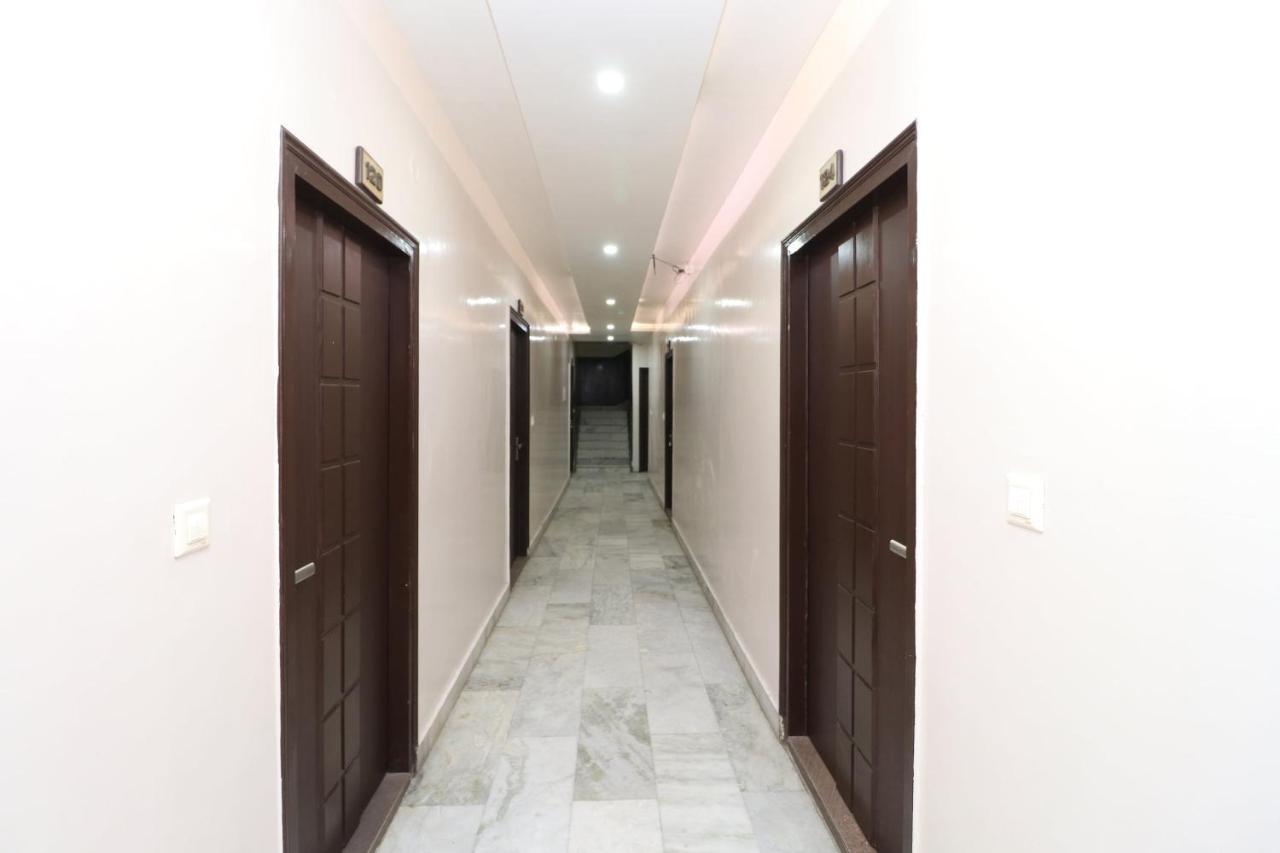 Oyo 29637 Hotel Kakkar Ludhiana Buitenkant foto