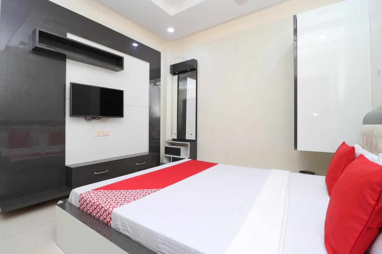 Oyo 29637 Hotel Kakkar Ludhiana Buitenkant foto