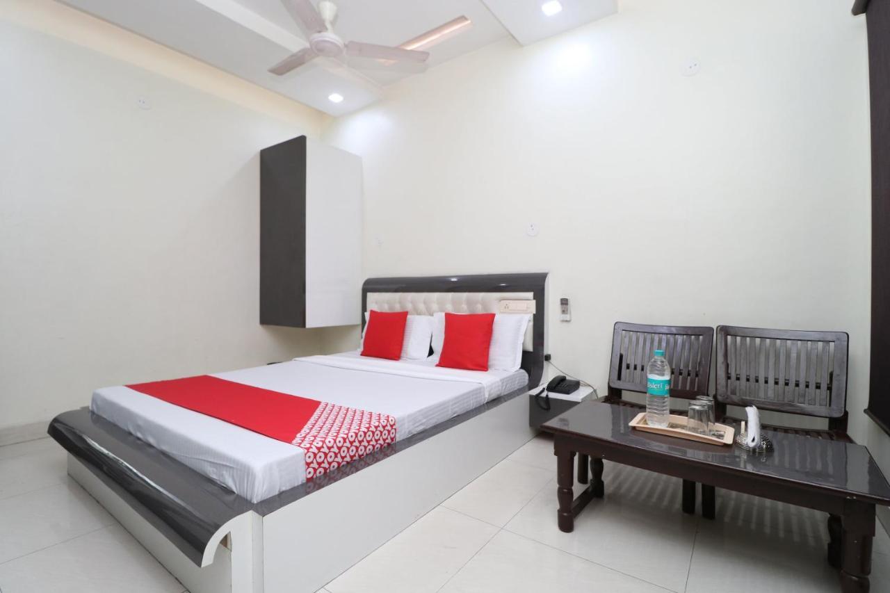 Oyo 29637 Hotel Kakkar Ludhiana Buitenkant foto